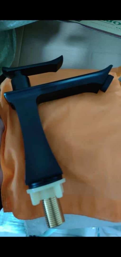  HB8046 New Design Single Cold Water Zinc Body Single Handle Basin Faucet	