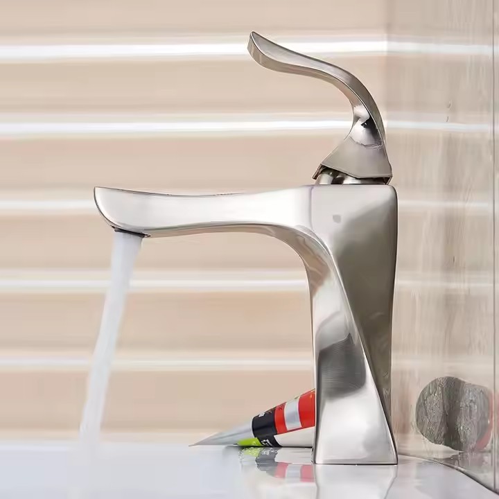  HB6069 NEW DESIGN High Quality Zinc Alloy Hot and Cold Faucets	Long And Short
