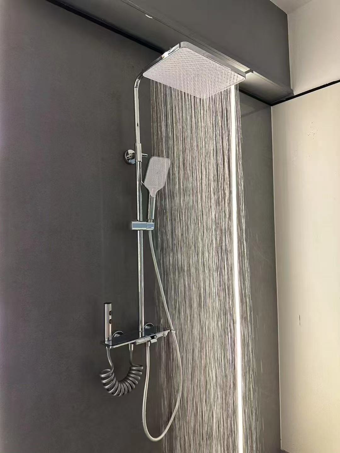 HS8082 Newly designed high-quality aluminum shower faucet